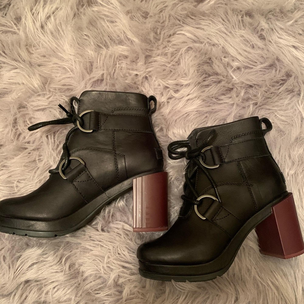 Sorel Margo Lace Boot